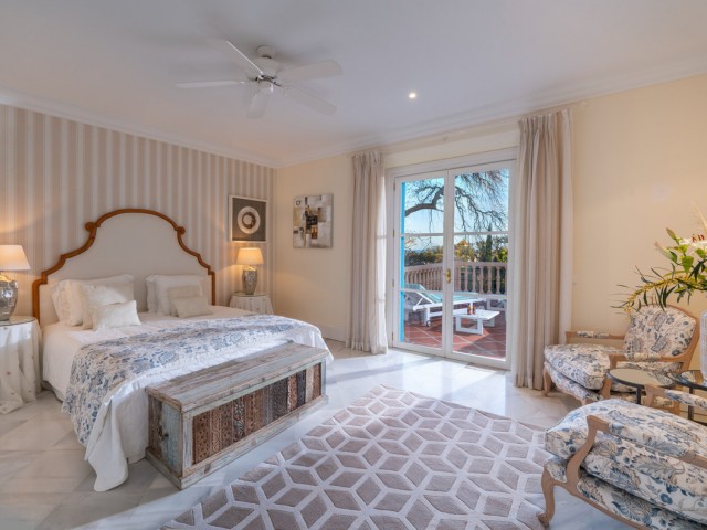 5 Makuuhuoneen Huvila San Roque Club