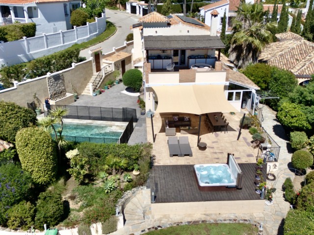 Villa con 6 Dormitorios  en Estepona