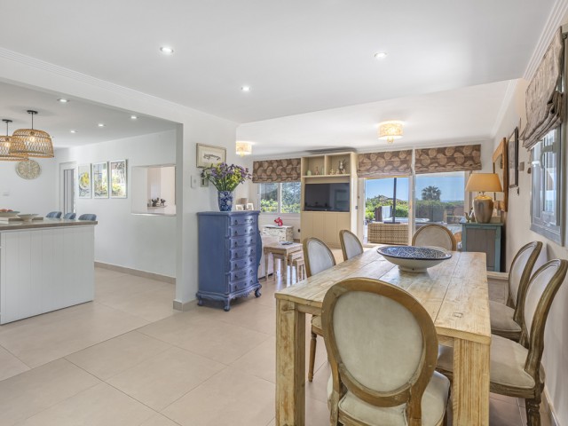 Villa con 6 Dormitorios  en Estepona