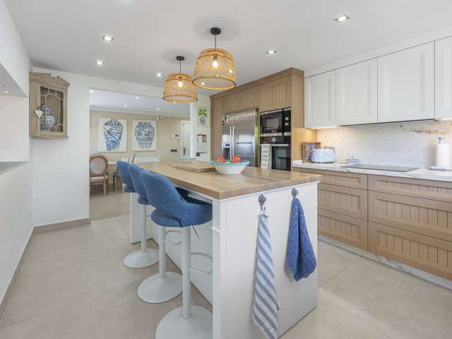 Villa con 6 Dormitorios  en Estepona