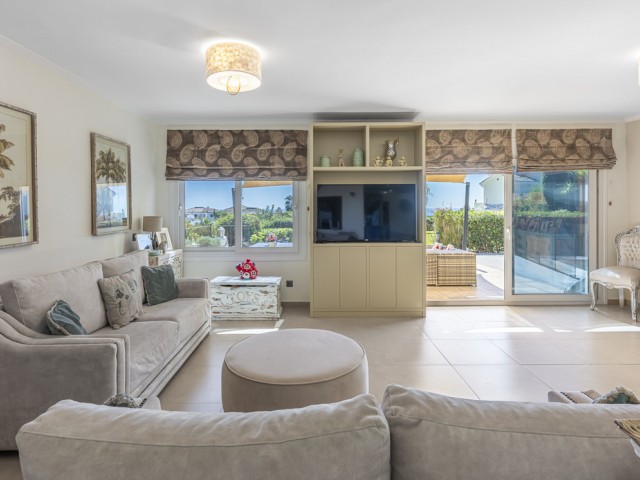 Villa con 6 Dormitorios  en Estepona