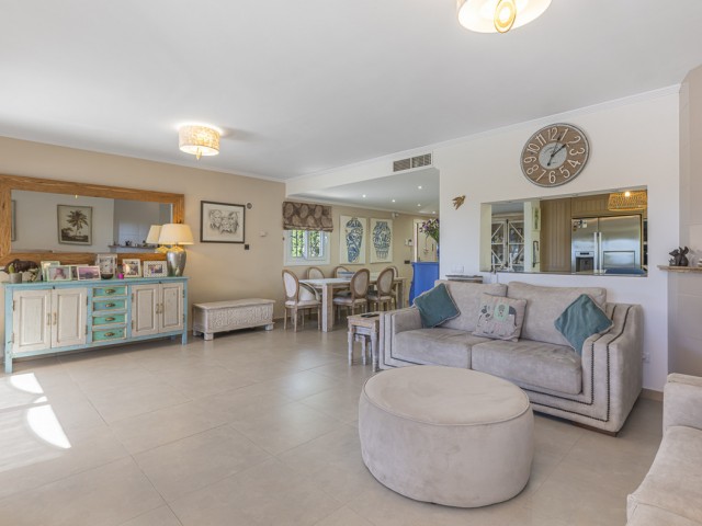 Villa con 6 Dormitorios  en Estepona