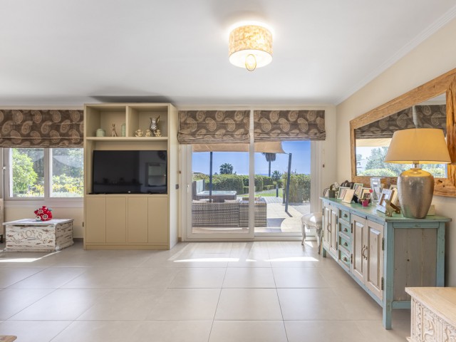 Villa con 6 Dormitorios  en Estepona