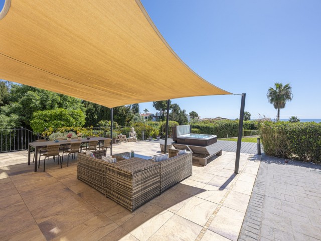 Villa con 6 Dormitorios  en Estepona