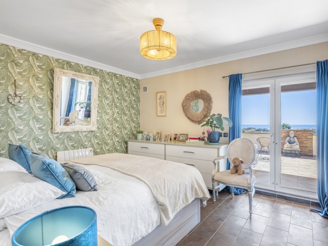 Villa con 6 Dormitorios  en Estepona