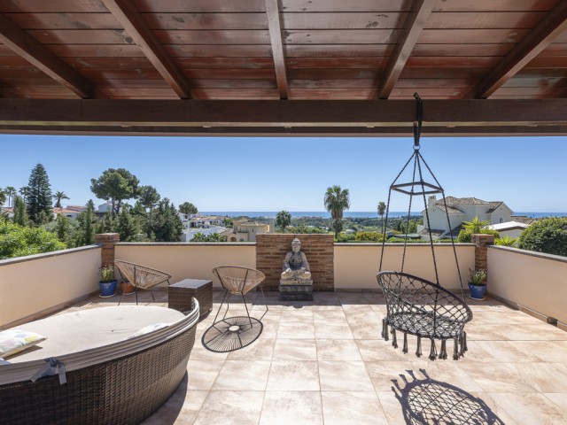 Villa con 6 Dormitorios  en Estepona