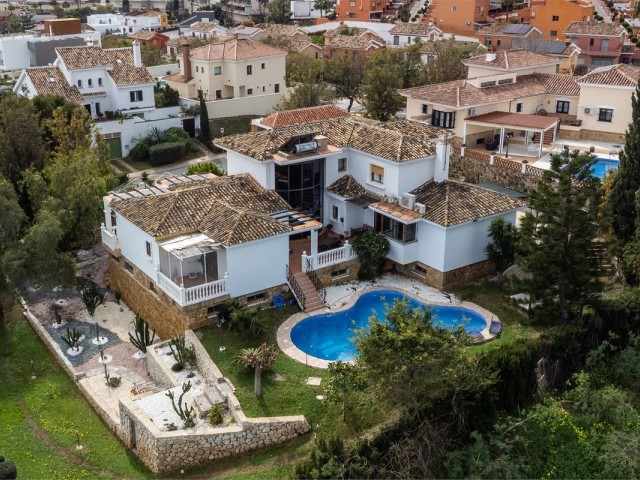 6 Bedrooms Villa in Benalmadena Costa