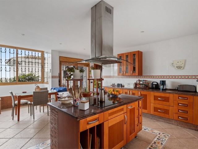 6 Bedrooms Villa in Benalmadena Costa