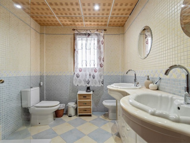 6 Bedrooms Villa in Benalmadena Costa