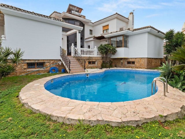 6 Bedrooms Villa in Benalmadena Costa