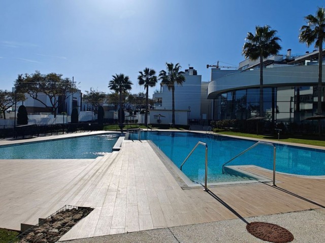 4 Bedrooms Apartment in Estepona
