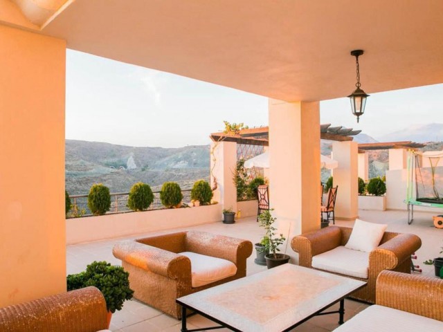 4 Bedrooms Apartment in Benahavís