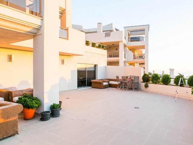4 Bedrooms Apartment in Benahavís
