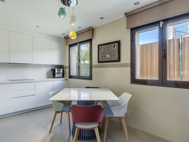 4 Bedrooms Villa in Estepona
