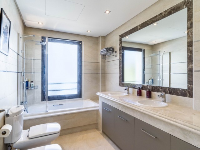 4 Bedrooms Villa in Estepona