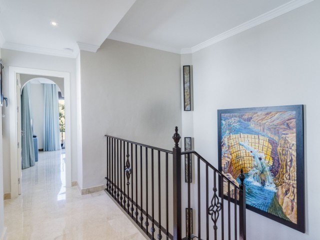 4 Bedrooms Villa in Estepona