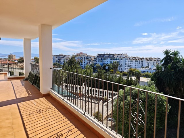 4 Makuuhuoneen Huvila San Luis de Sabinillas