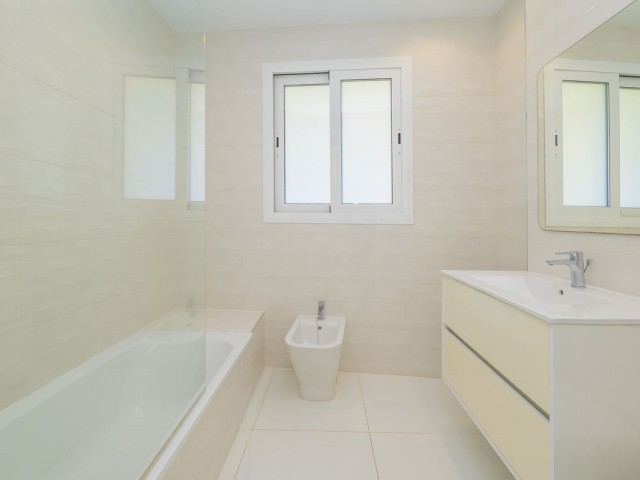 Appartement avec 3 Chambres  à Marbella