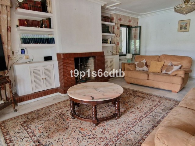5 Bedrooms Villa in Marbella