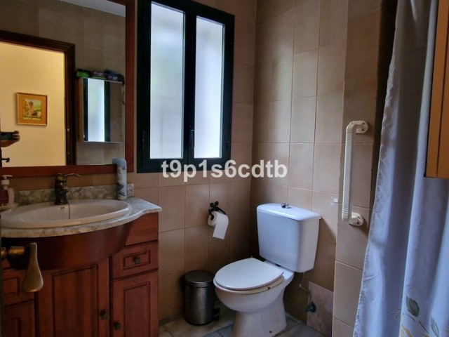 5 Bedrooms Villa in Marbella