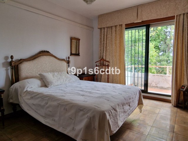 5 Bedrooms Villa in Marbella