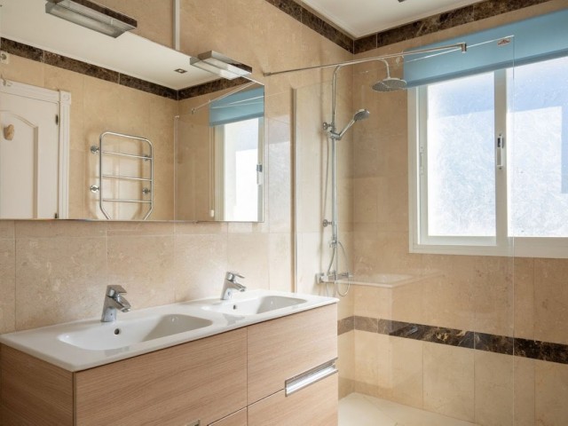 4 Slaapkamer Rijtjeshuis in New Golden Mile