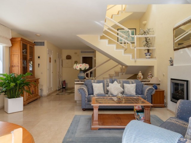 4 Slaapkamer Rijtjeshuis in New Golden Mile