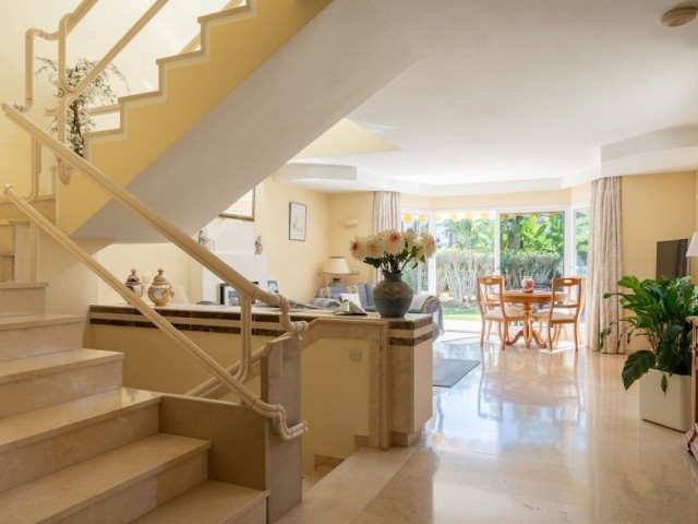 4 Slaapkamer Rijtjeshuis in New Golden Mile