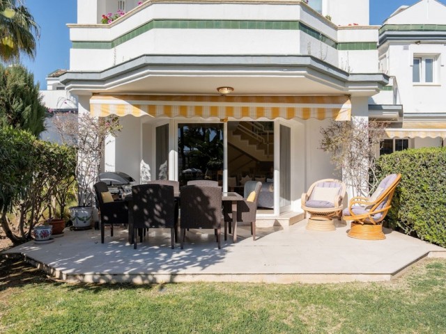 4 Slaapkamer Rijtjeshuis in New Golden Mile