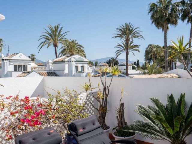 4 Slaapkamer Rijtjeshuis in New Golden Mile