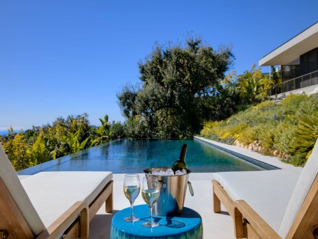 5 Bedrooms Villa in Benahavís