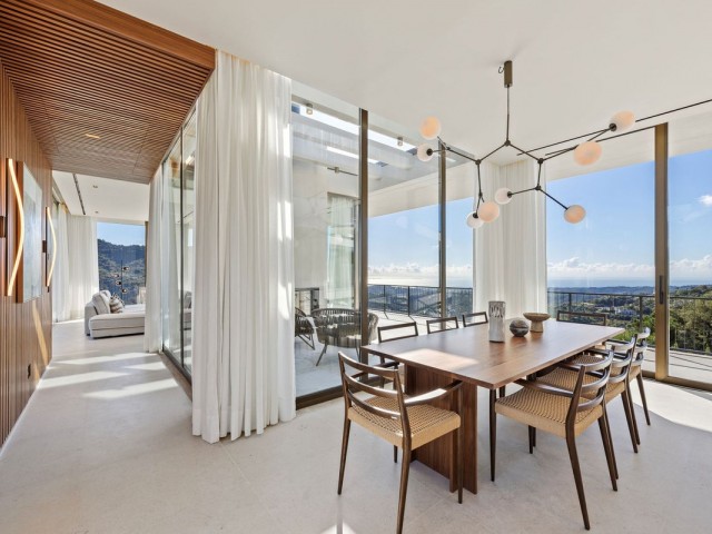 5 Bedrooms Villa in Benahavís