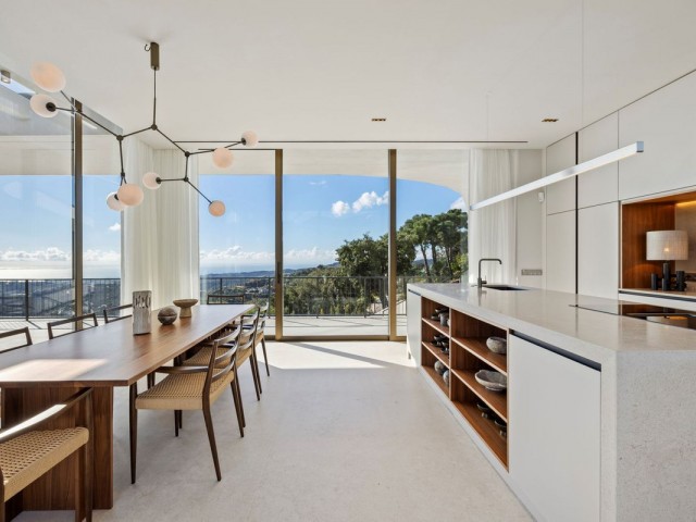 5 Bedrooms Villa in Benahavís