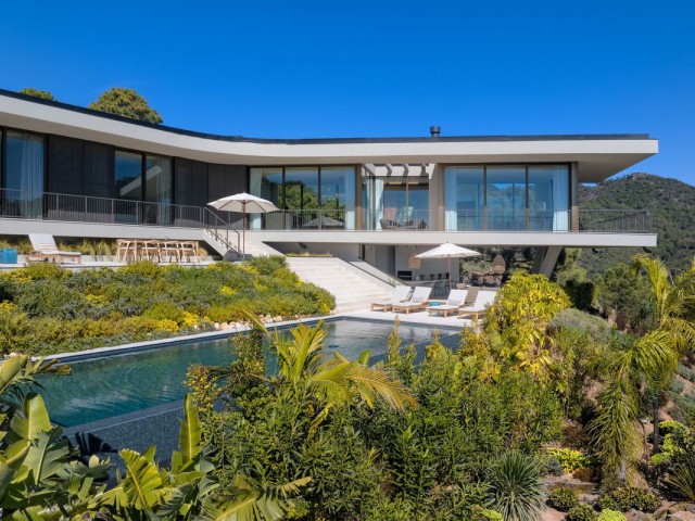 5 Bedrooms Villa in Benahavís