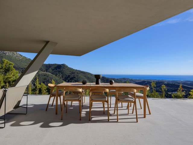 5 Bedrooms Villa in Benahavís