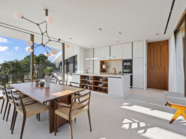 5 Bedrooms Villa in Benahavís