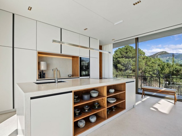 5 Bedrooms Villa in Benahavís