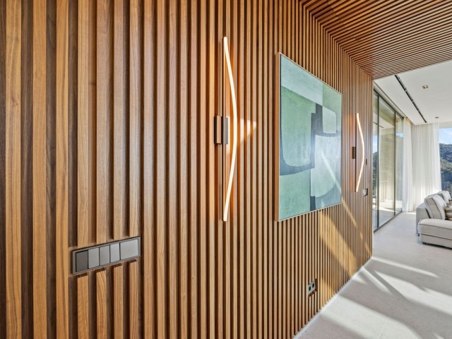 5 Bedrooms Villa in Benahavís