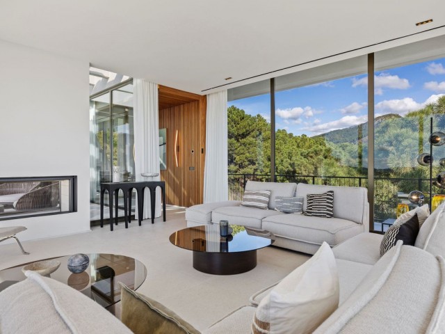 5 Bedrooms Villa in Benahavís