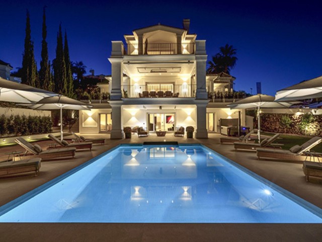 6 Makuuhuoneen Huvila Nueva Andalucía