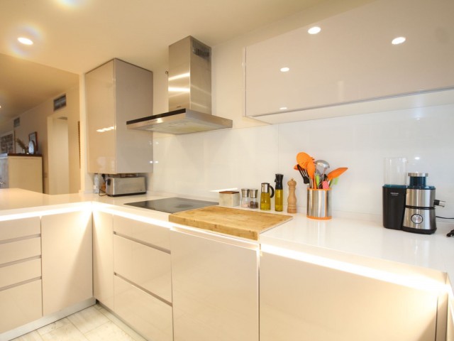 Kattohuoneisto Guadalmina Alta