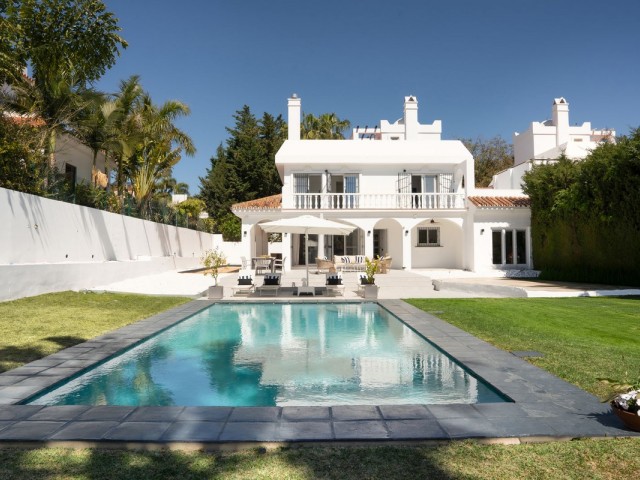 4 Bedrooms Villa in Estepona