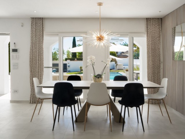 4 Bedrooms Villa in Estepona