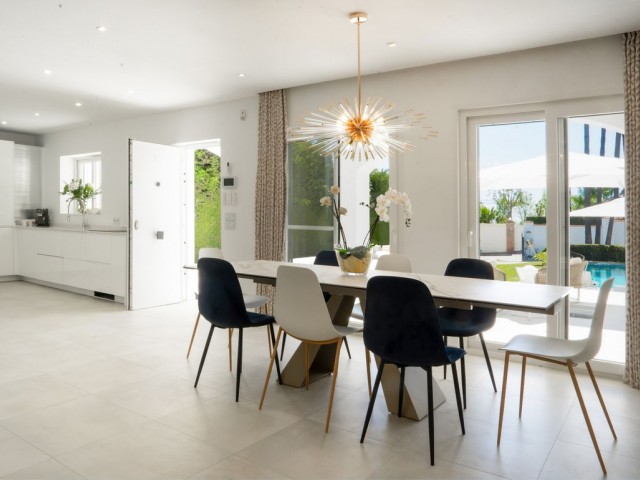 4 Bedrooms Villa in Estepona
