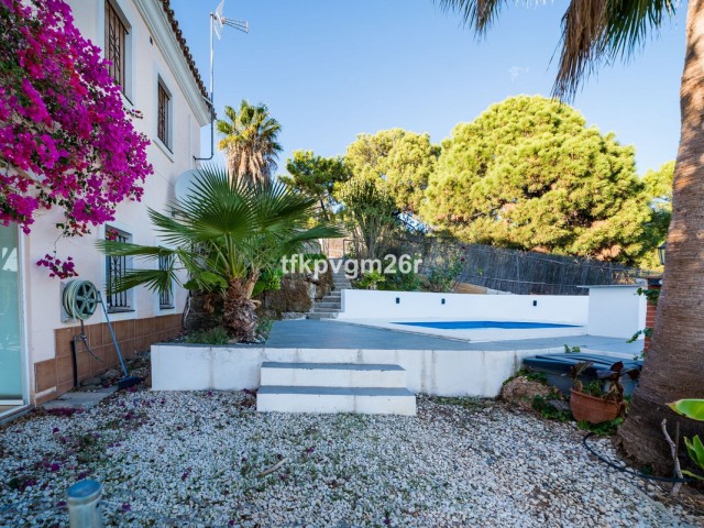 7 Bedrooms Villa in Estepona
