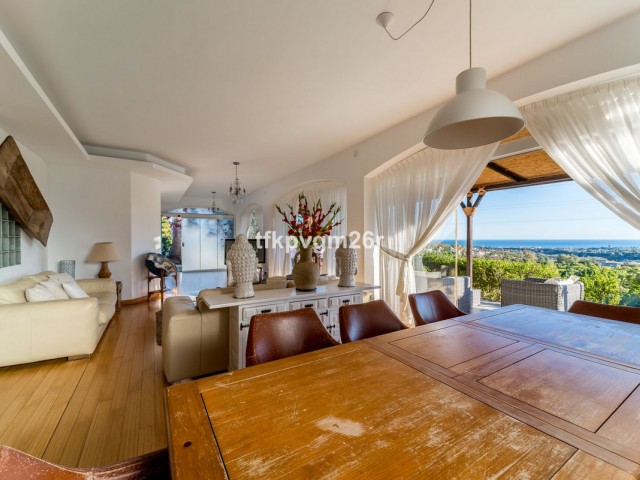 7 Bedrooms Villa in Estepona