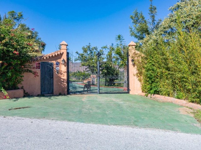 5 Bedrooms Villa in Mijas