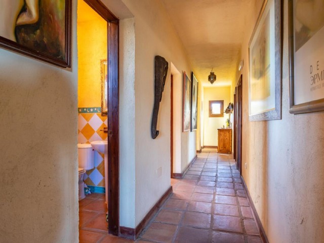 5 Bedrooms Villa in Mijas