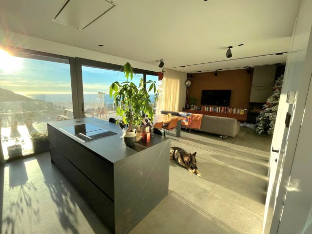 5 Bedrooms Villa in Mijas