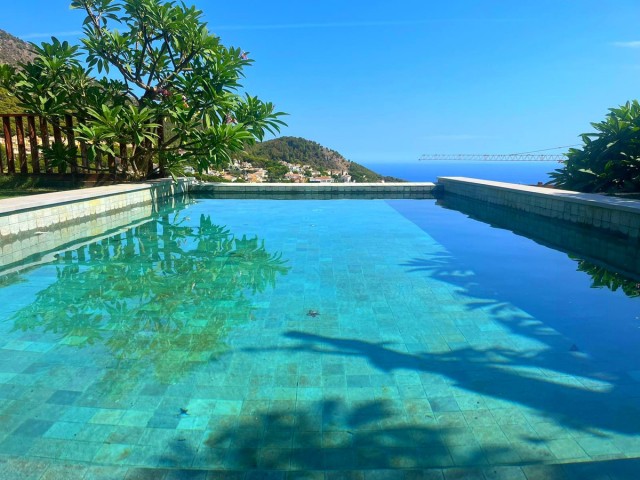 5 Bedrooms Villa in Mijas